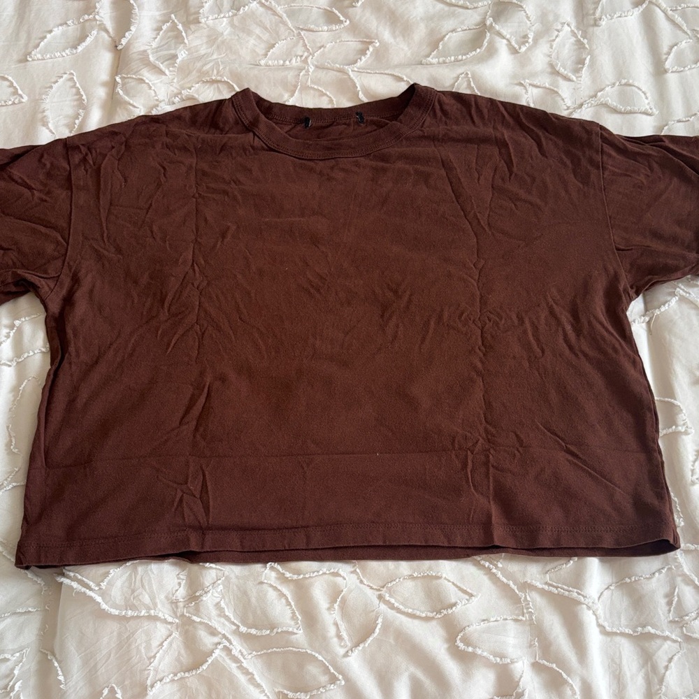 Cropped Short-Sleeve Tee in Rich Brown